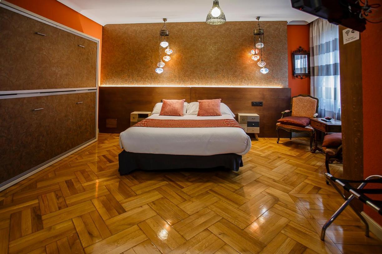 Hostal Rodas 팜플로나 외부 사진