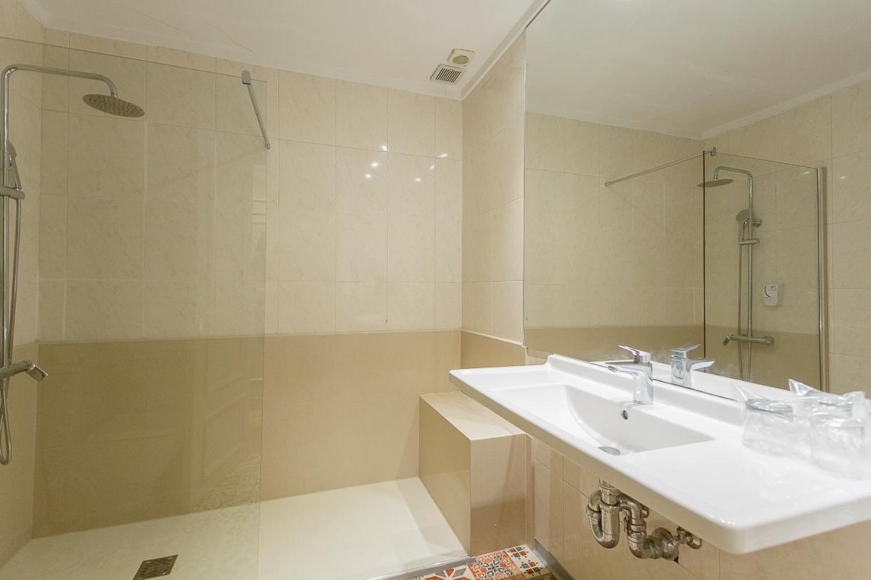Hostal Rodas 팜플로나 외부 사진